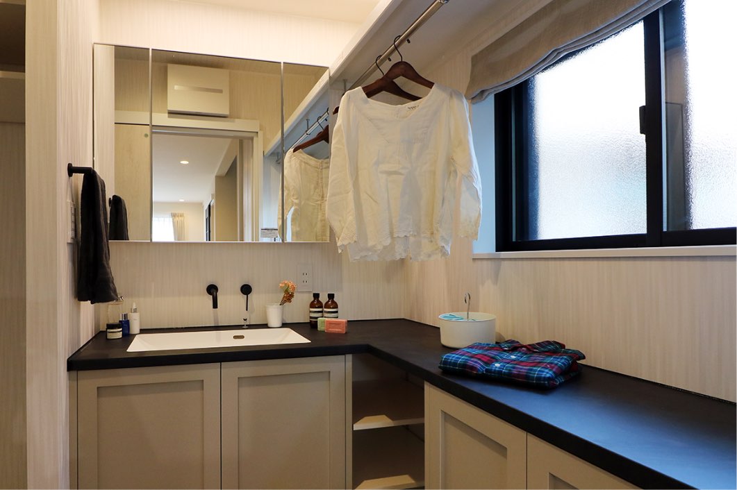 細部までこだわりぬいた造作洗面台