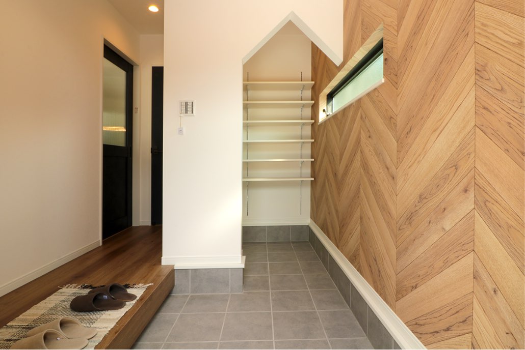 空間をかっこよく仕切る、三角の垂れ壁