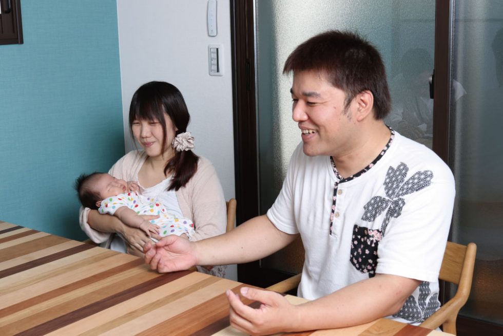 施主さまインタビュー風景｜大阪・兵庫の新築一戸建て、分譲住宅、建売住宅、注文住宅、モデルハウス分譲ならエイワハウジング