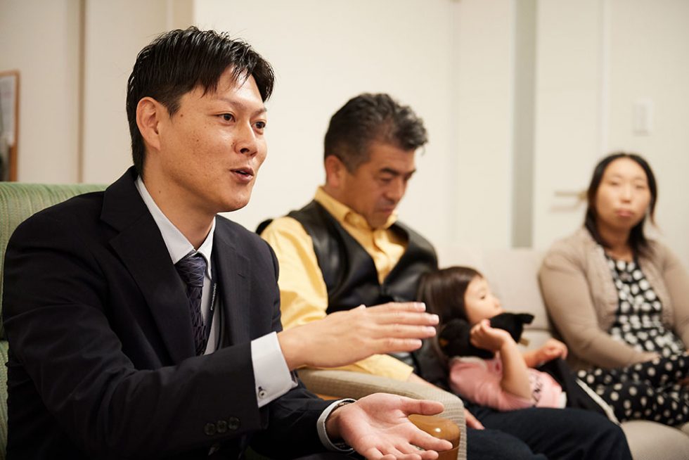 お客さまの声（インタビューの様子）スタッフの印象はいかがでしたか？｜大阪・兵庫の新築一戸建て、分譲住宅、建売住宅、注文住宅、モデルハウス分譲ならエイワハウジング