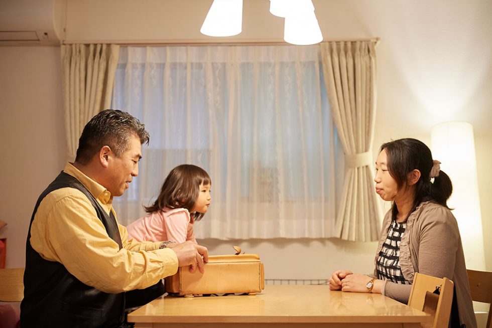 お客さまの声（インタビューの様子）｜大阪・兵庫の新築一戸建て、分譲住宅、建売住宅、注文住宅、モデルハウス分譲ならエイワハウジング