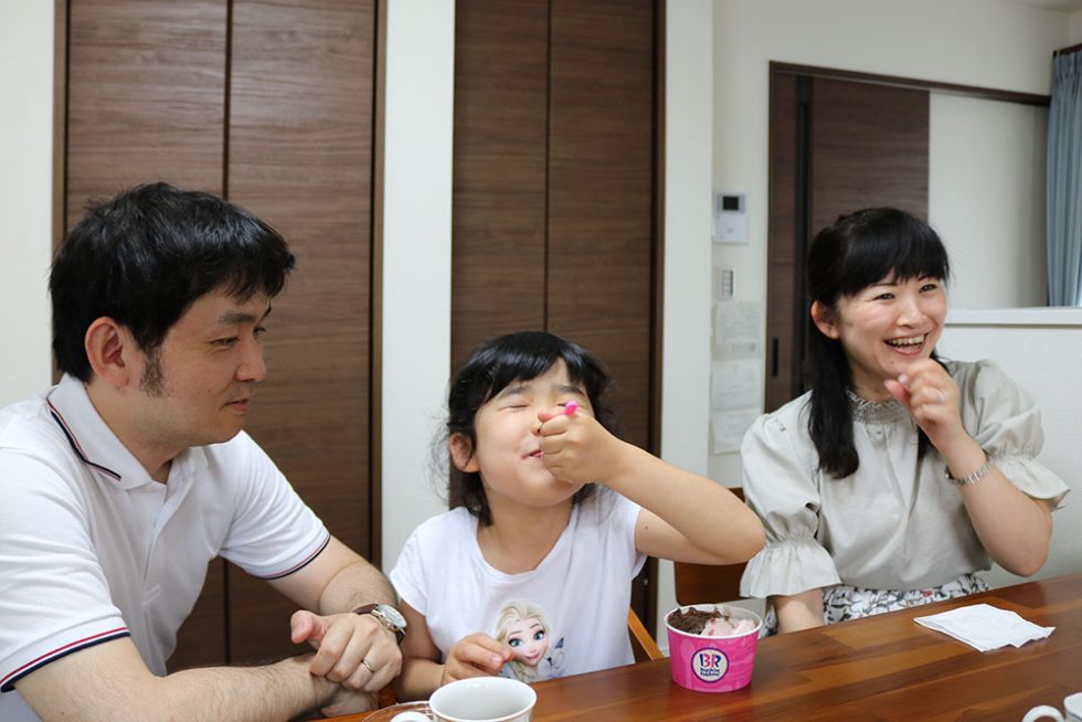 お客さまの声インタビューの様子｜大阪・兵庫の新築一戸建て、分譲住宅、建売住宅、注文住宅、モデルハウス分譲ならエイワハウジング