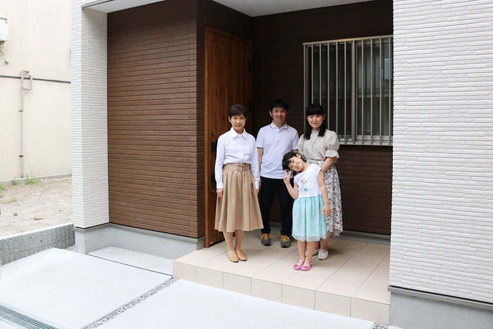 お客さまの声インタビューの様子｜大阪・兵庫の新築一戸建て、分譲住宅、建売住宅、注文住宅、モデルハウス分譲ならエイワハウジング