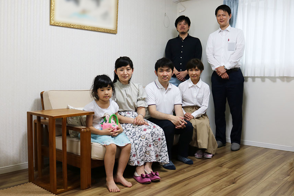 お客さまの声インタビューの様子｜大阪・兵庫の新築一戸建て、分譲住宅、建売住宅、注文住宅、モデルハウス分譲ならエイワハウジング