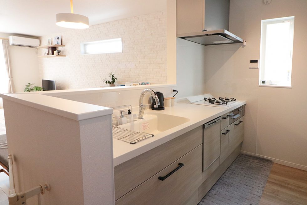 清潔感のあるキッチンはついつい美しく片付けちゃう｜大阪・兵庫の新築一戸建て、分譲住宅、建売住宅、注文住宅、モデルハウス分譲ならエイワハウジング