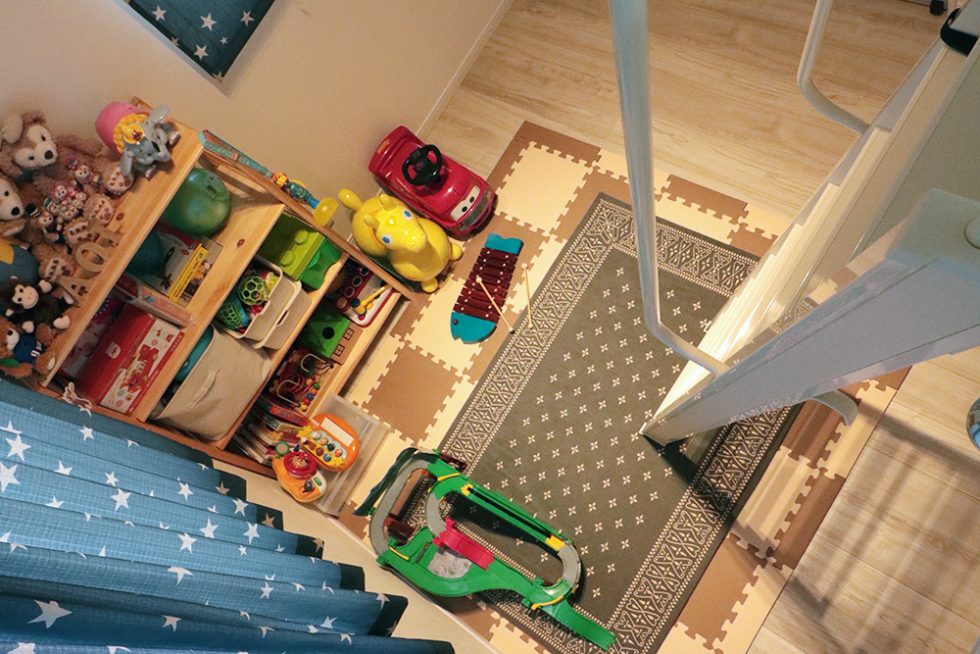 ロフトから見た子供部屋。星柄のカーテンがとてもかわいい｜大阪・兵庫の新築一戸建て、分譲住宅、建売住宅、注文住宅、モデルハウス分譲ならエイワハウジング