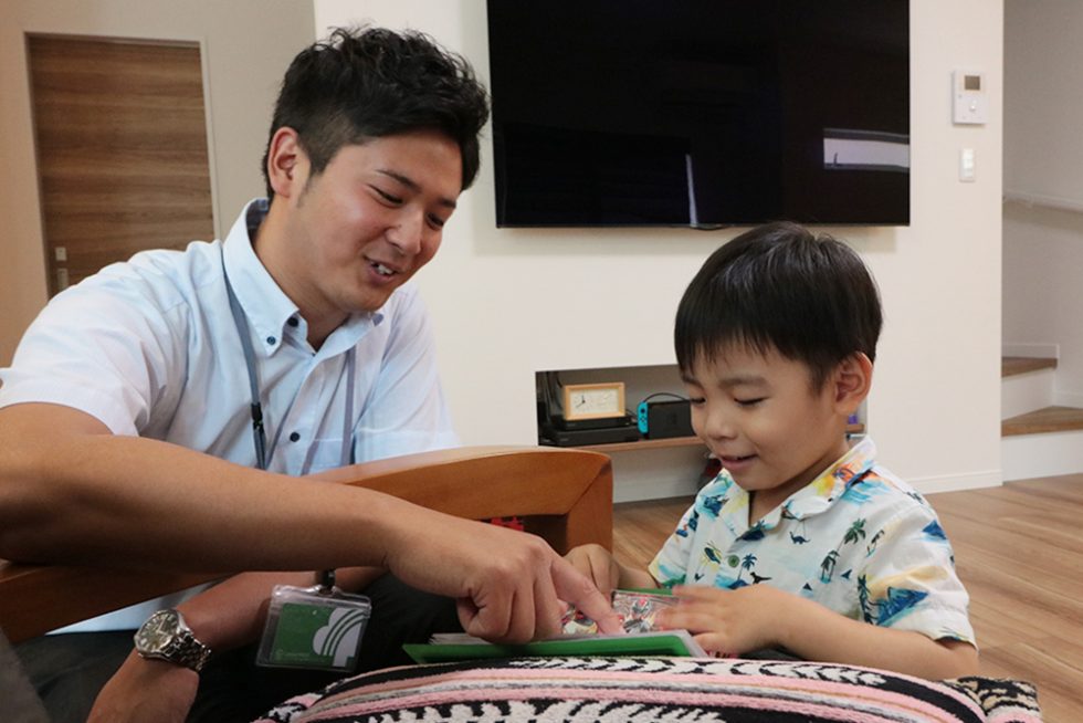 お客さまの声（インタビュー時の様子）｜大阪・兵庫の新築一戸建て、分譲住宅、建売住宅、注文住宅、モデルハウス分譲ならエイワハウジング