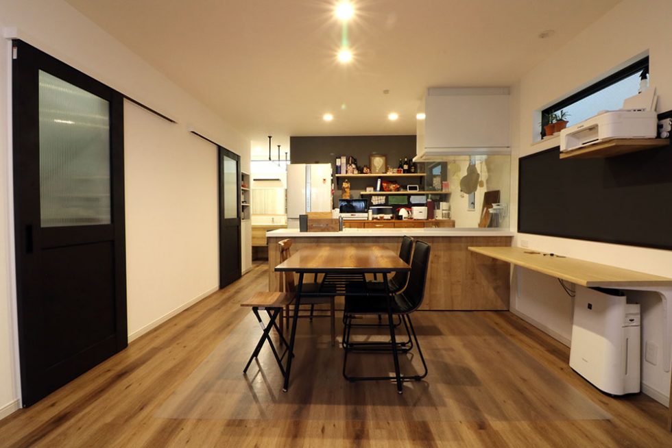 リビングダイニングを見渡せる、オープンキッチン｜大阪・兵庫の新築一戸建て、分譲住宅、建売住宅、注文住宅、モデルハウス分譲ならエイワハウジング