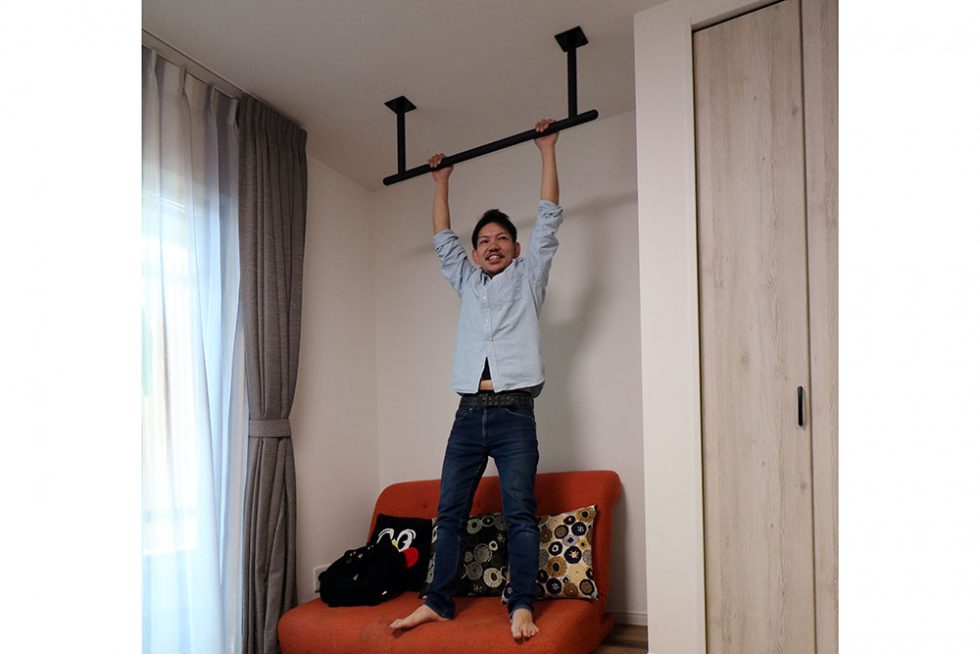 健康のために設置した懸垂バー｜大阪・兵庫の新築一戸建て、分譲住宅、建売住宅、注文住宅、モデルハウス分譲ならエイワハウジング